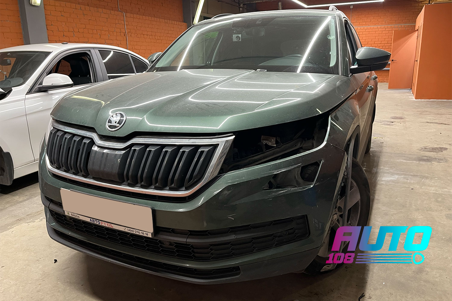 Skoda Kodiaq после ДТП: фара снята для ремонта корпуса