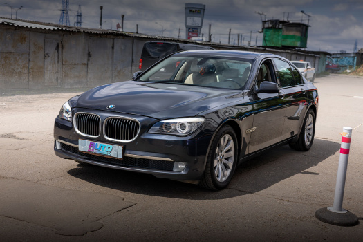 Улучшение света BMW 7 Series F01 — установка Bi-LED Rayzer Ultimate, новые стекла и бронирование