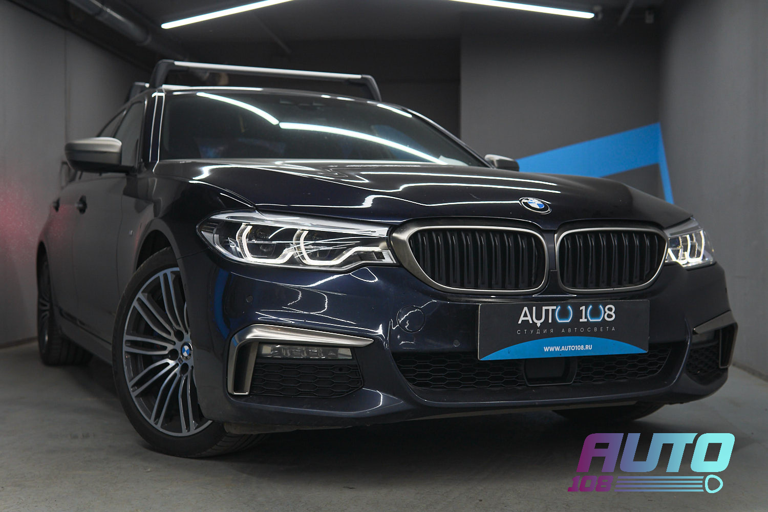 BMW 5 G30 с горящими ангельскими глазками после ремонта ДХО