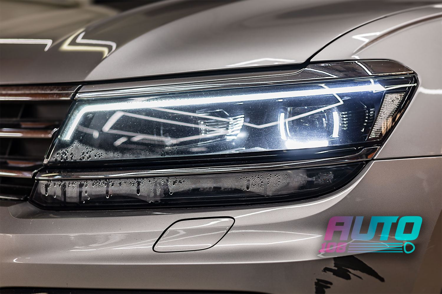 Капли конденсата внутри LED-фары Volkswagen Tiguan 2 — влага угрожает электронике фары
