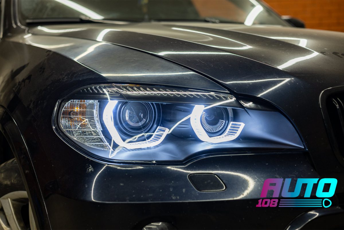 Фара BMW X5 E70 после тюнинга — Bi-LED линзы, новые стёкла и белые «ангельские глазки» в стиле G-STYLE