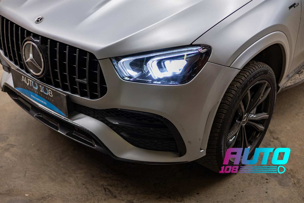Mercedes-AMG GLE 53 W167 с включёнными LED-фарами после ремонта в студии
