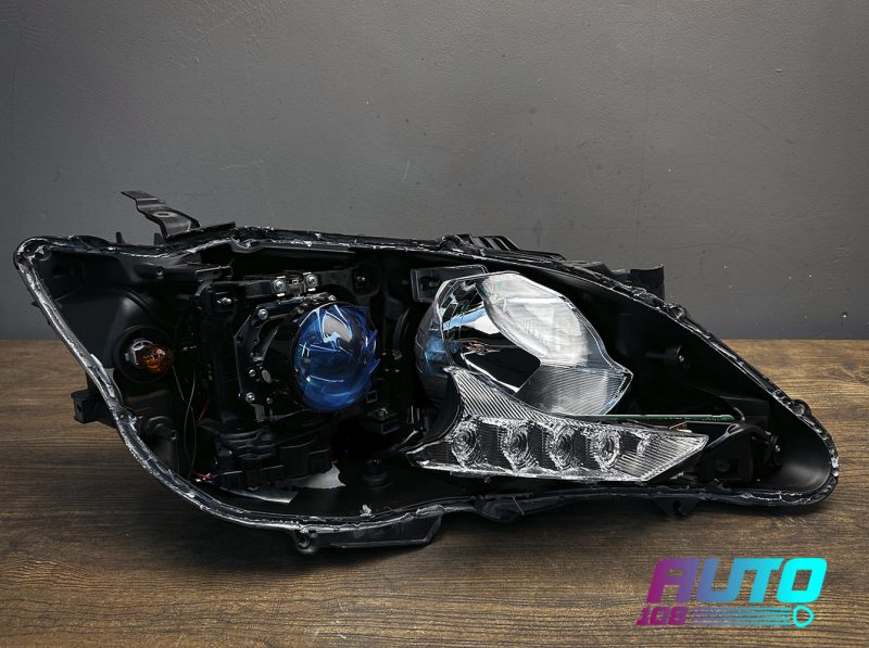 Фара Toyota Camry XV55 с установленной Bi-LED линзой перед установкой стекла