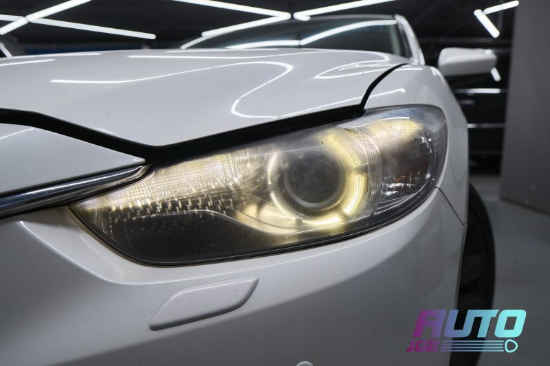 Фара Mazda 6 GJ до ремонта: затёртое стекло и тусклый желтоватый свет ксенона