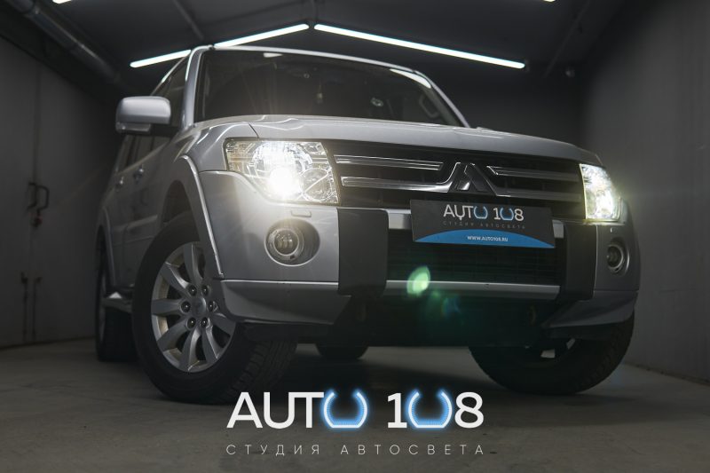 Серебристый Mitsubishi Pajero 4 с Bi-LED линзами Criline D4 перед выдачей