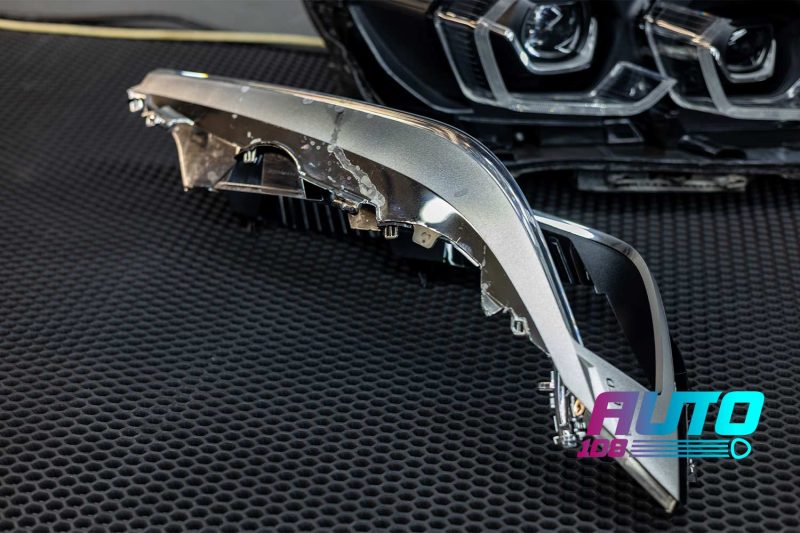 Кант снятого стекла фары BMW X1 F48 с остатками старого герметика