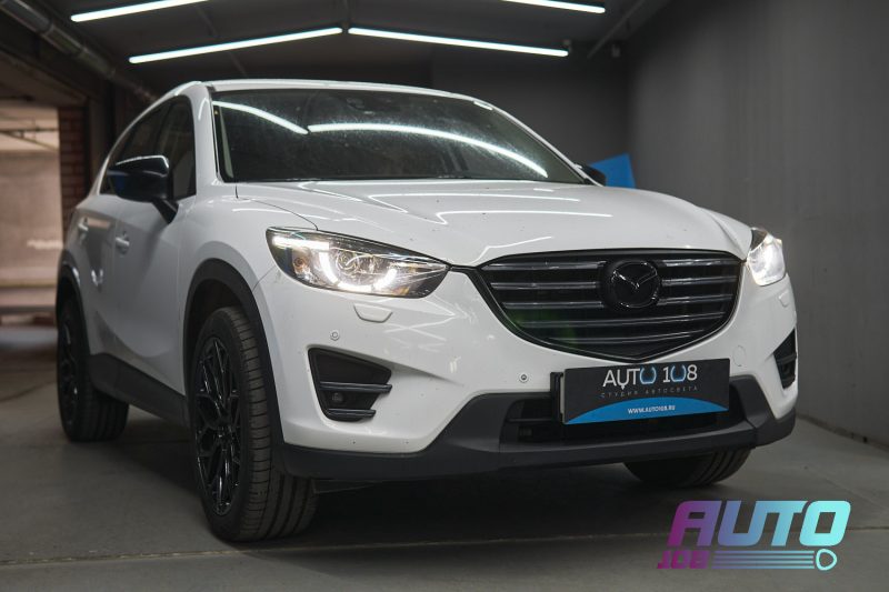 Белая Mazda CX-5 KE рестайлинг с восстановленными ходовыми огнями
