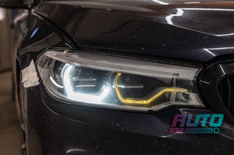 Фара BMW 5 G30: одно кольцо ДХО белое, второе пожелтело