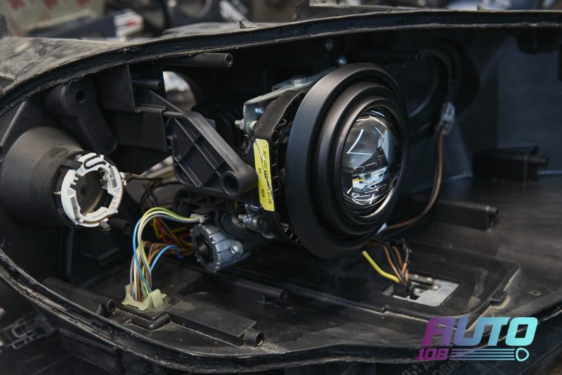 Bi-LED линза с переходной рамкой, установленная в корпус фары BMW X5 E70