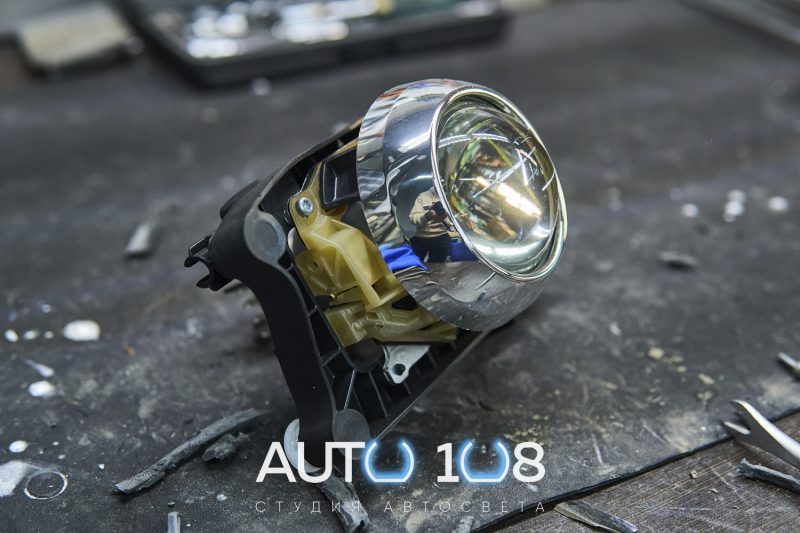 Штатная ксеноновая линза Valeo фары Audi Q7 4L