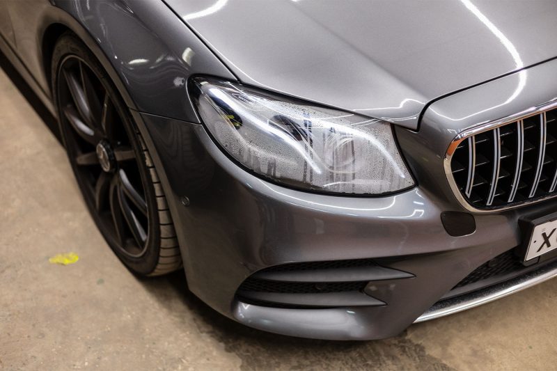 Mercedes W213 с запотевшей фарой до ремонта