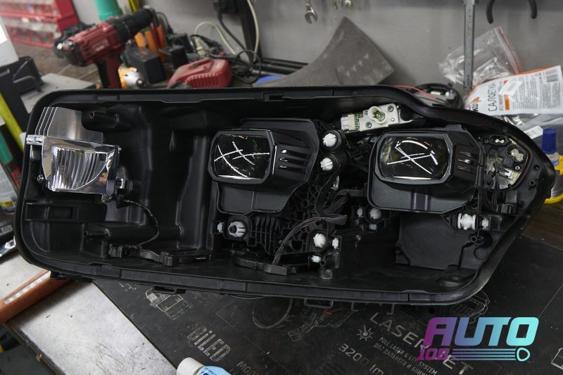 Вскрытая фара BMW 5 G30 со штатными светодиодными линзами ZKW