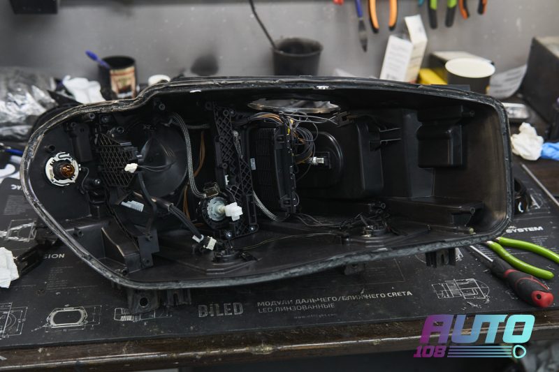 Корпус фары BMW X5 F15 после извлечения начинки