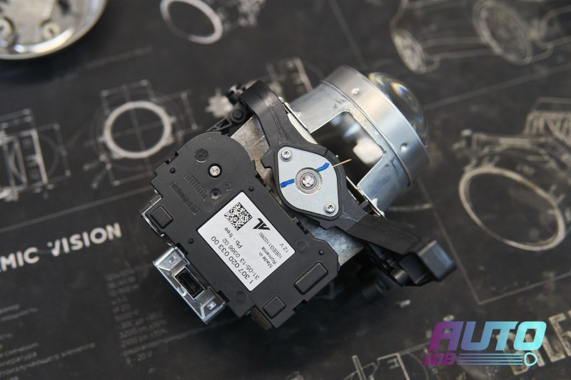Штатная линза Bosch с приводом адаптивного поворота из фары BMW X5 F15