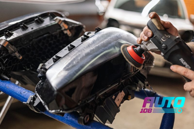 Полировка стекла фары BMW X5 G05 перед оклейкой