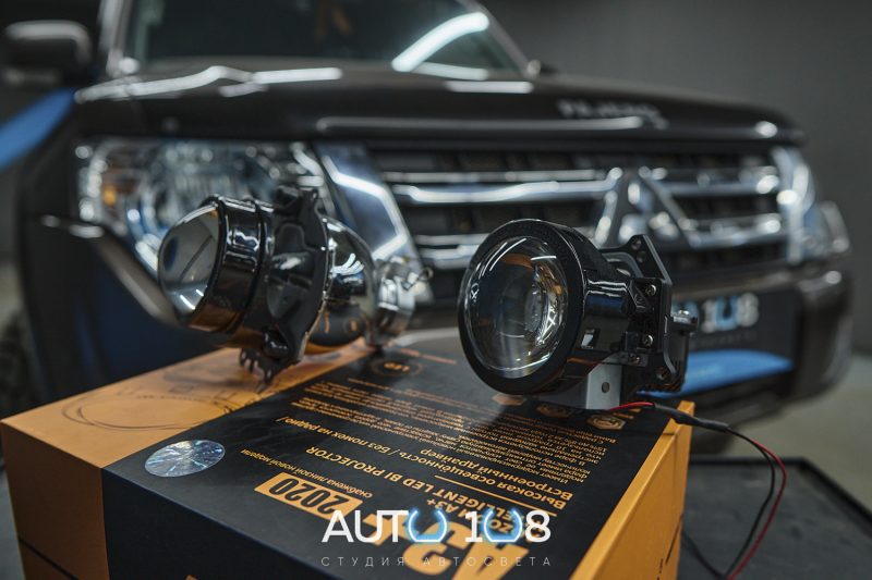 Bi-LED линзы Aozoom A3+ перед установкой в фары Mitsubishi Pajero 4