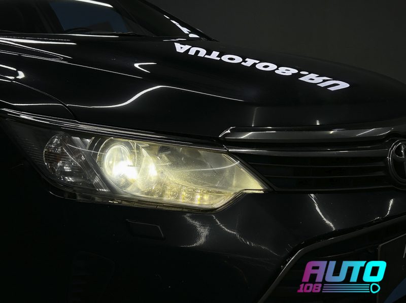 Тусклый желтоватый ближний свет штатной ксеноновой фары Toyota Camry XV55 до ремонта
