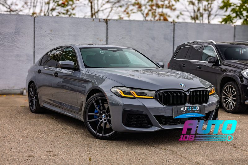 BMW 5 G30 с янтарными ДХО после тюнинга фар в «Авто-108»