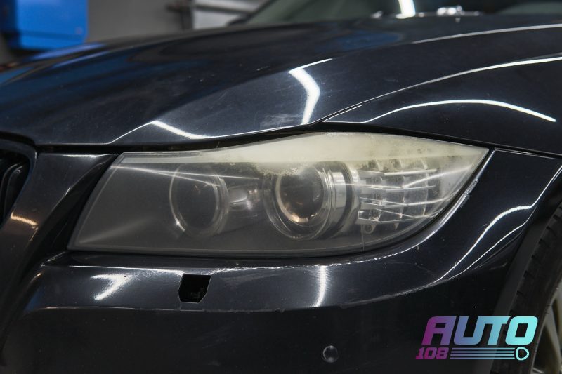 Пожелтевшее мутное стекло фары BMW 3 E90 LCI до ремонта