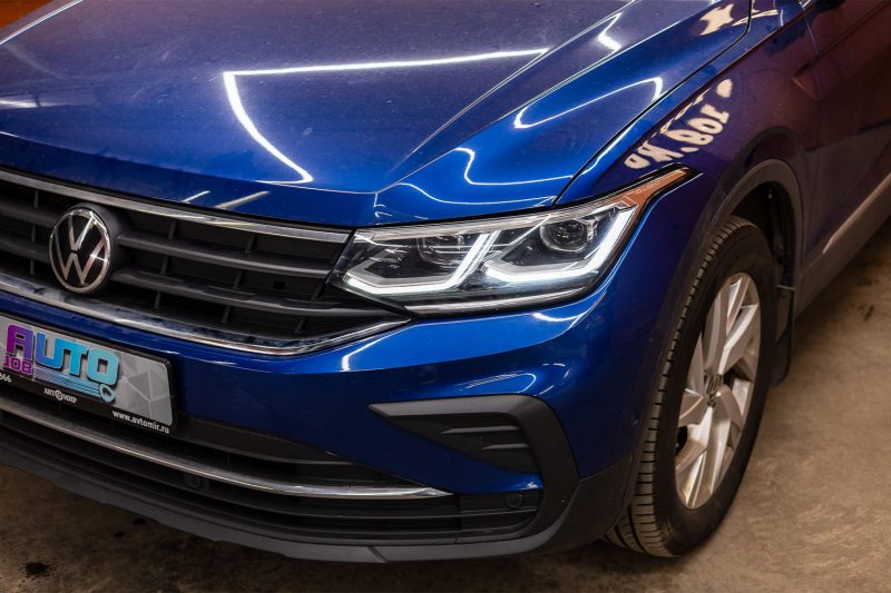 Volkswagen Tiguan 2 рестайлинг после ремонта — ровные белые ходовые огни