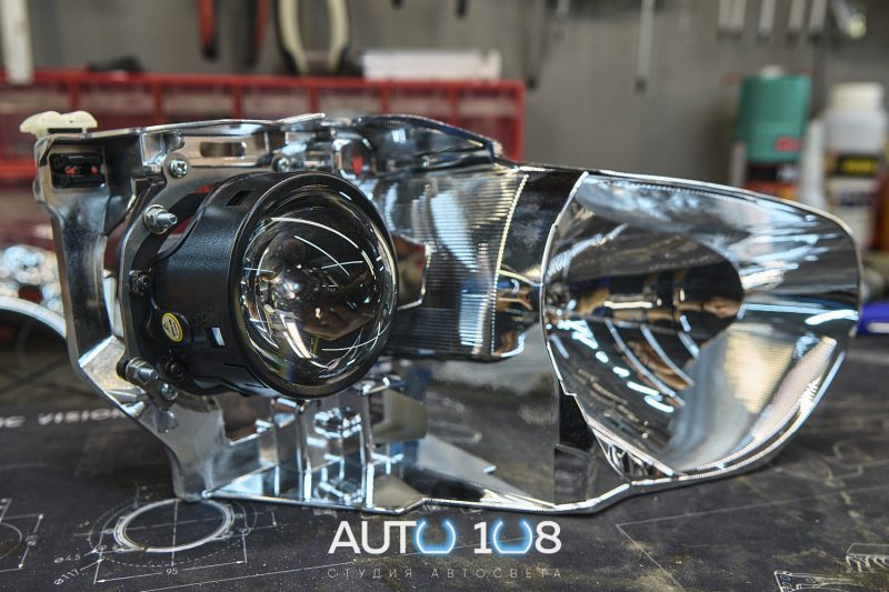 Светодиодная линза Aozoom Dragon в штатном подвесе Koito фары Mazda 6 GJ