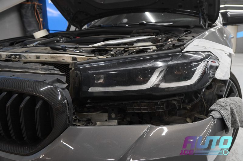 Демонтаж фары BMW 5 G30 со снятым бампером