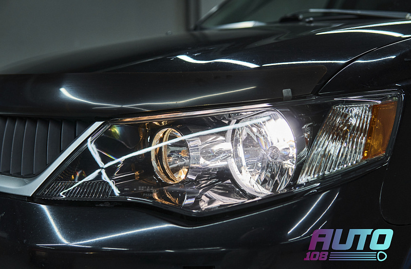 MITSUBISHI · OUTLANDER фото