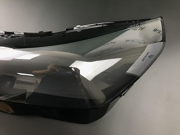 Стекло фары BMW 5 G60 (2023-н.в.) (левое) по выгодной цене