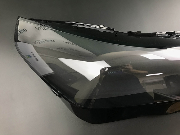 Стекло фары BMW 5 G60 (2023-н.в.) (правое) по выгодной цене