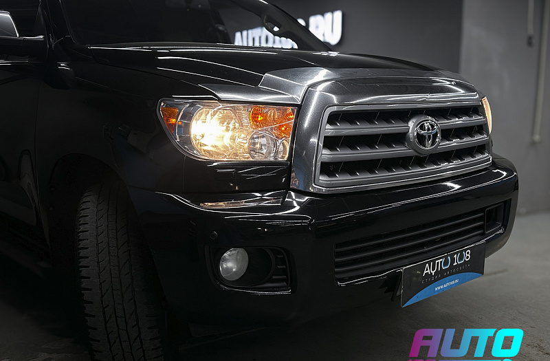 TOYOTA · SEQUOIA фото