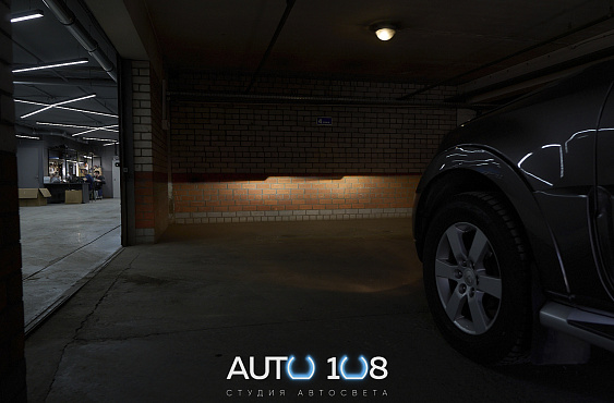 MITSUBISHI PAJERO фото