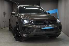 Volkswagen Touareg NF — новые стекла фар, замена линз на Biled, антихром фар