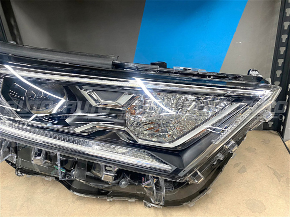 Стекло фары TOYOTA RAV 4 XA50 (2019-н.в.) (правое) по выгодной цене