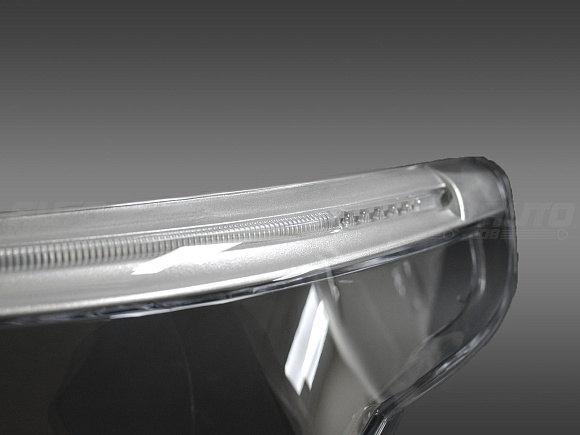 Стекло фары BMW 5 E60 / E61 (2003-2010) с LED ресничкой (левое) по выгодной цене