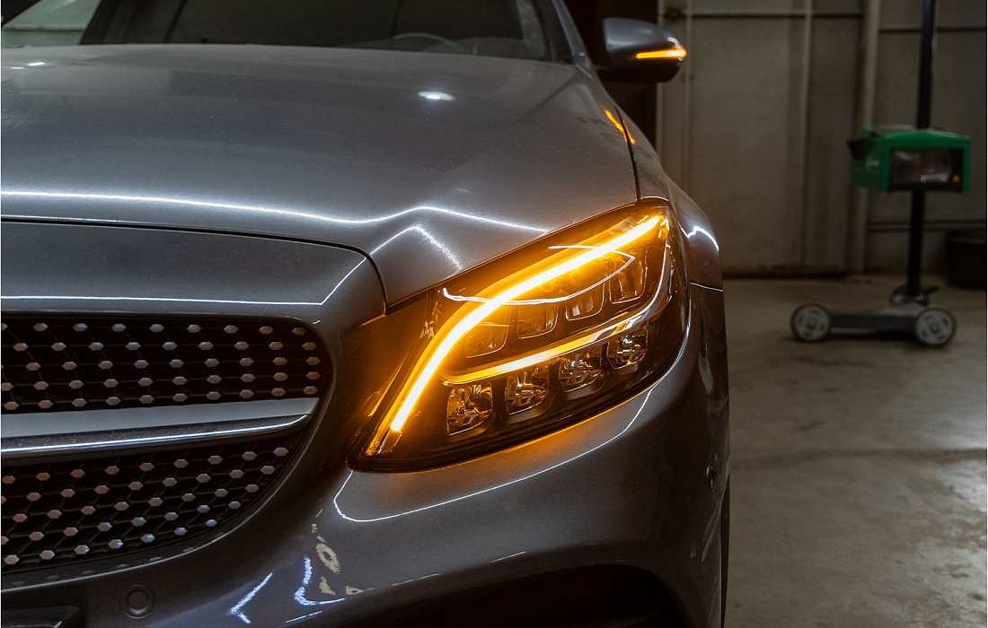 Ремонт поворотника Mercedes-Benz W205 рестайлинг — замена платы левой фары — этап работы, фото 2