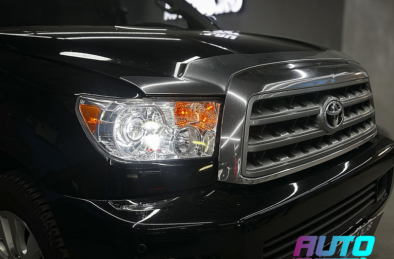 TOYOTA · SEQUOIA фото