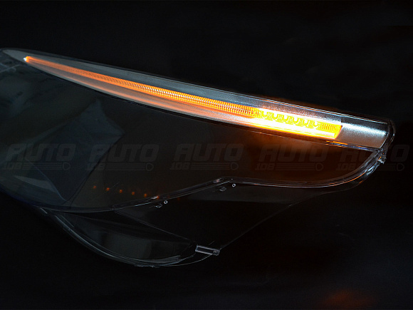 Стекло фары BMW 5 E60 / E61 (2003-2010) с LED ресничкой (левое) по выгодной цене