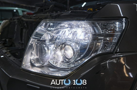 MITSUBISHI PAJERO фото