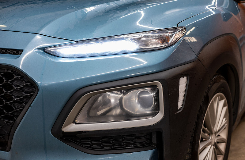 HYUNDAI · KONA фото